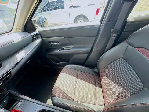 Used 2025 Nissan Kicks SR image 28