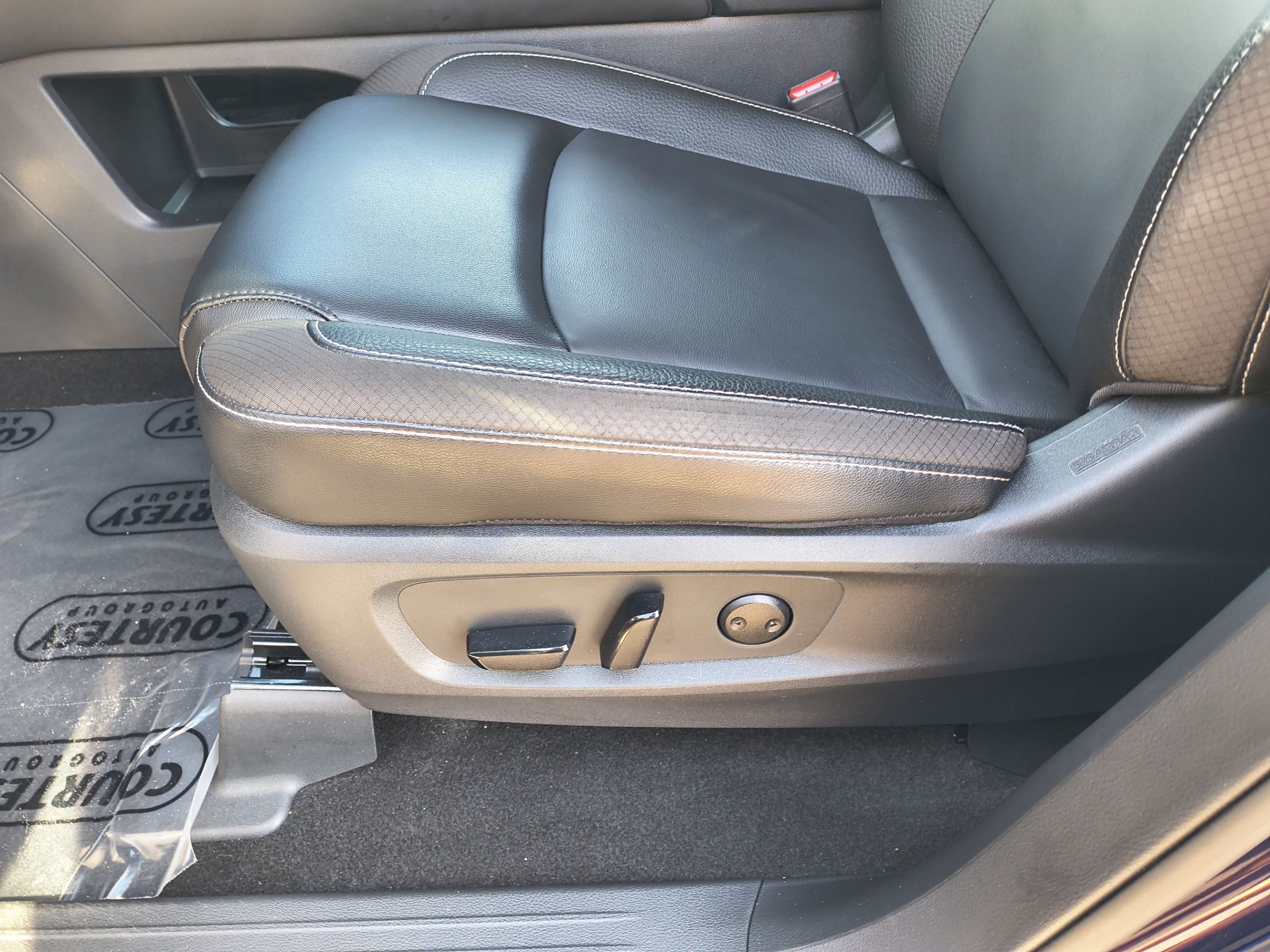 Certified 2024 Nissan Pathfinder SL w/ SL Premium Package FWD image 23