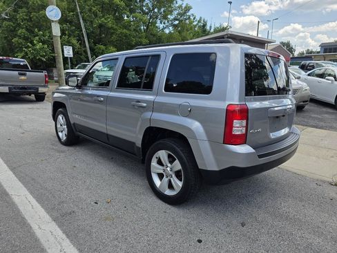 Used 2017 Jeep Patriot Latitude AWD/4WD image 4