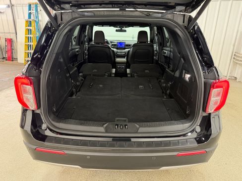 Certified 2020 Ford Explorer XLT w/ Equipment Group 202A image 30