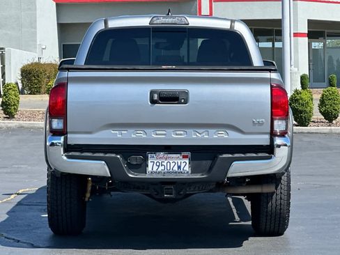 Used 2019 Toyota Tacoma TRD Off-Road AWD/4WD image 8