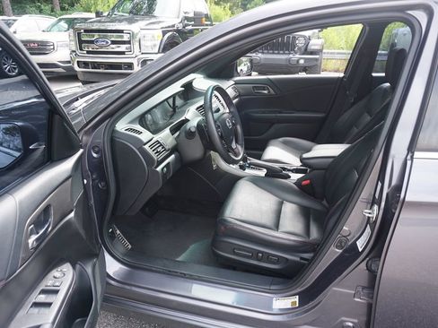 Used 2017 Honda Accord Sport Special Edition image 2