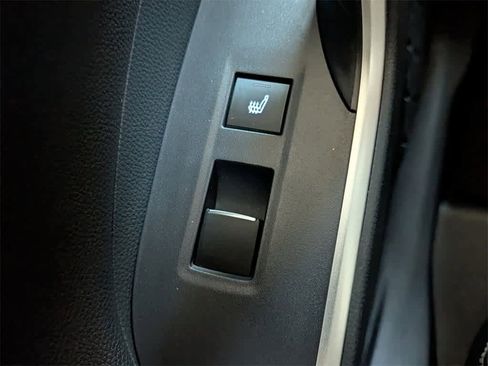 Used 2019 Toyota RAV4 Limited image 18