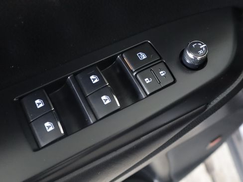 Used 2019 Toyota Highlander Limited Platinum AWD/4WD image 12