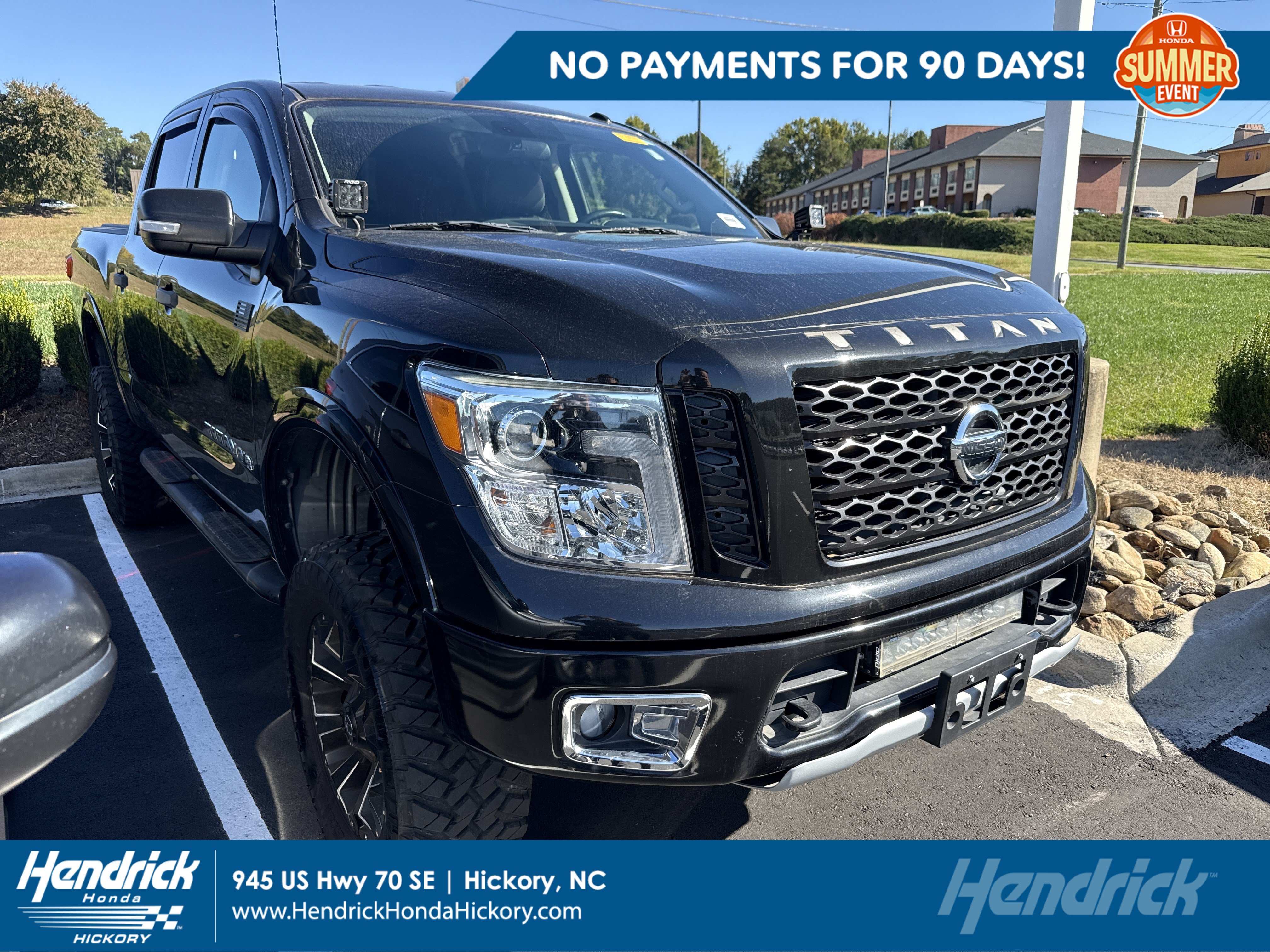 Used 2019 Nissan Titan PRO-4X AWD/4WD image 1