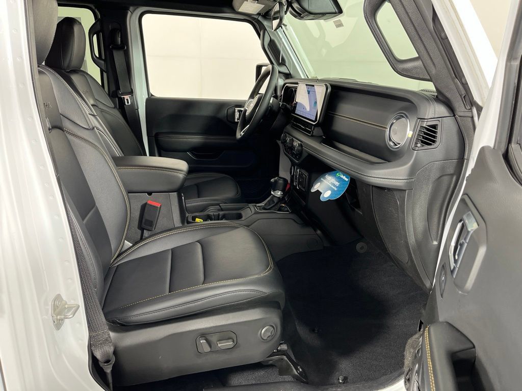Used 2024 Jeep Wrangler Unlimited Sahara AWD/4WD image 5