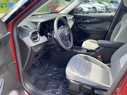 Used 2025 Chevrolet TrailBlazer LT AWD/4WD image 15
