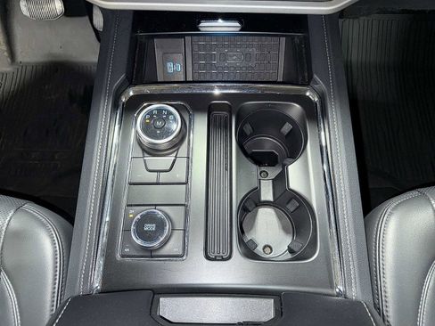 Used 2024 Ford Expedition Max XLT image 34