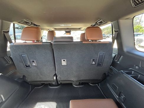 Used 2025 Lexus GX 550 w/ Accessory Package (2T) AWD/4WD image 16