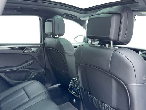 Used 2025 Porsche Macan w/ Premium Package Plus image 48