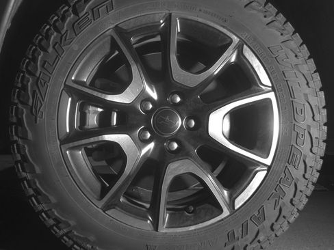 Used 2025 Jeep Compass Trailhawk AWD/4WD image 12