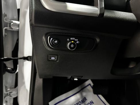 Used 2024 GMC Terrain SLE image 36