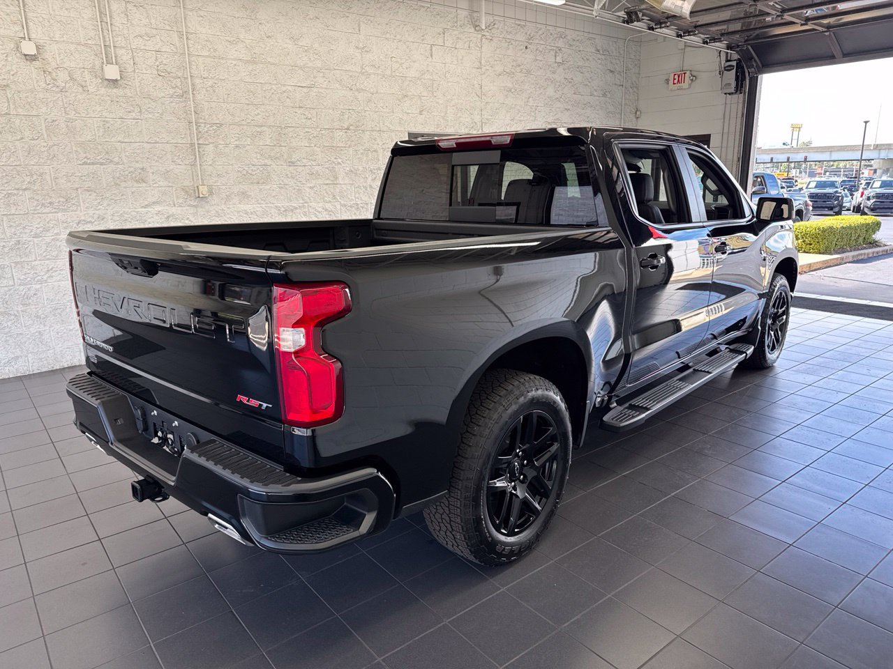 Used 2025 Chevrolet Silverado 1500 RST AWD/4WD image 8