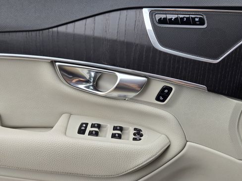 Used 2020 Volvo XC90 T6 Momentum image 24