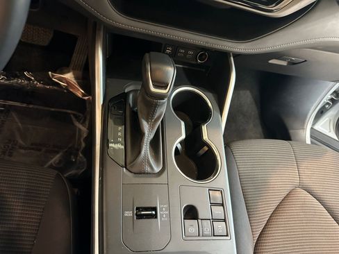 Used 2025 Toyota Highlander LE image 43