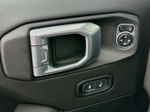 Used 2023 Jeep Wrangler Sahara w/ Cold Weather Group image 15