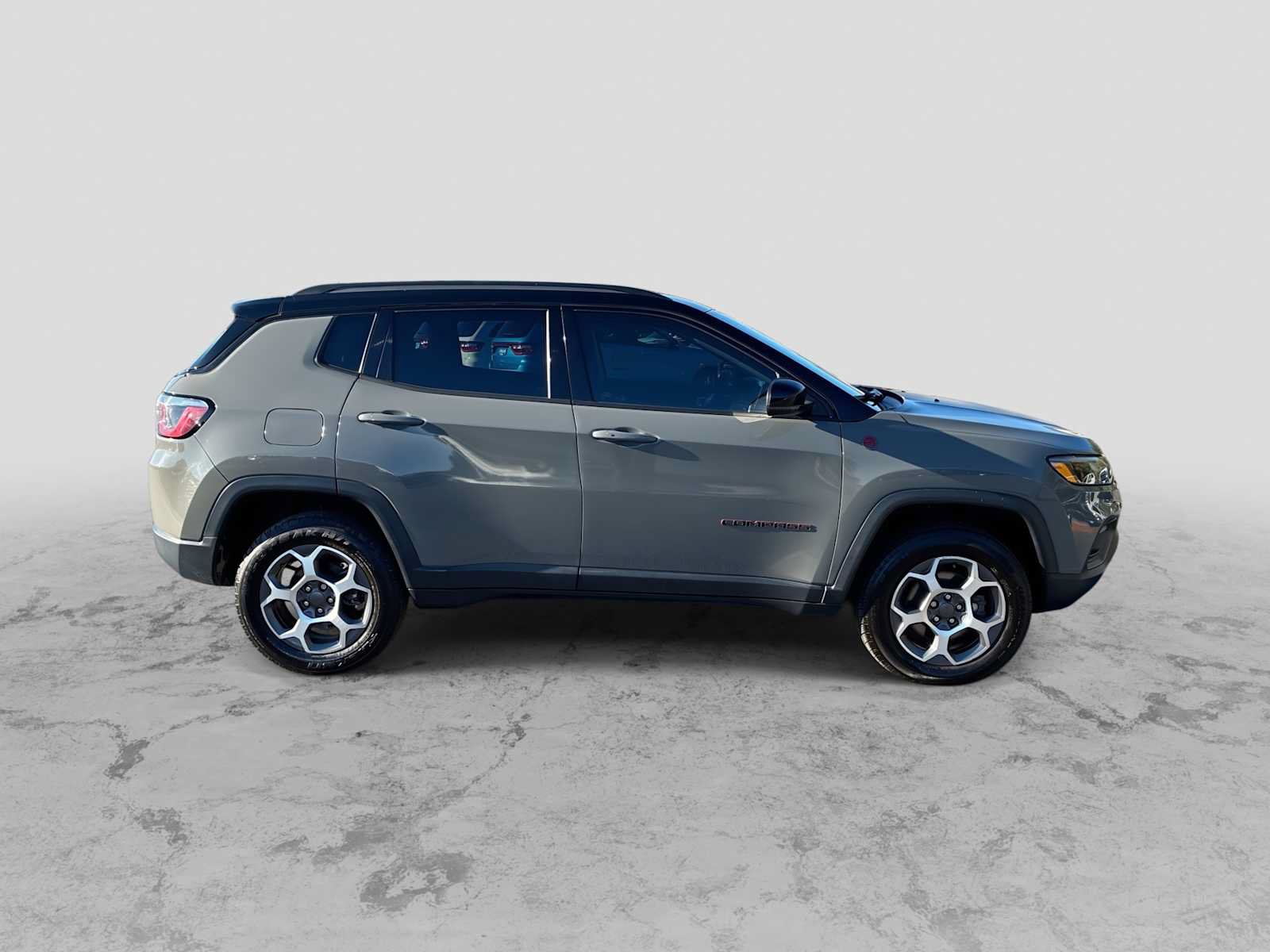 Used 2022 Jeep Compass Trailhawk AWD/4WD image 9