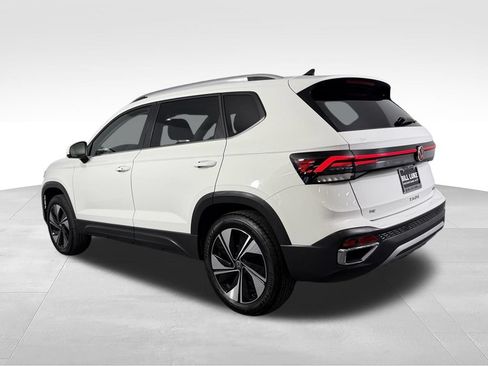 Used 2025 Volkswagen Taos SE AWD/4WD image 8
