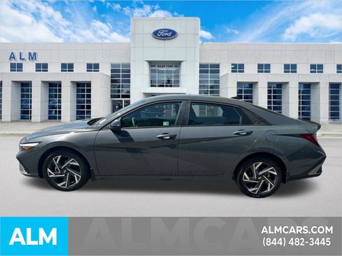 Used 2025 Hyundai Elantra Sport image 9