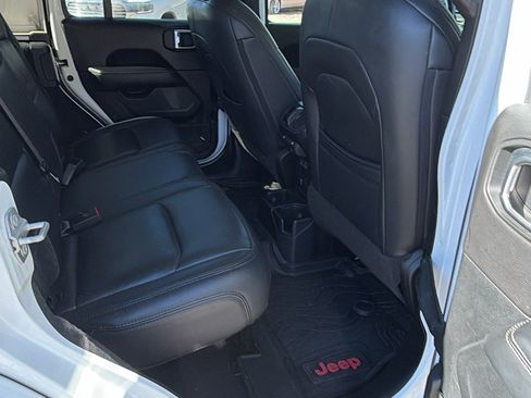 Used 2020 Jeep Wrangler Unlimited Sahara image 21
