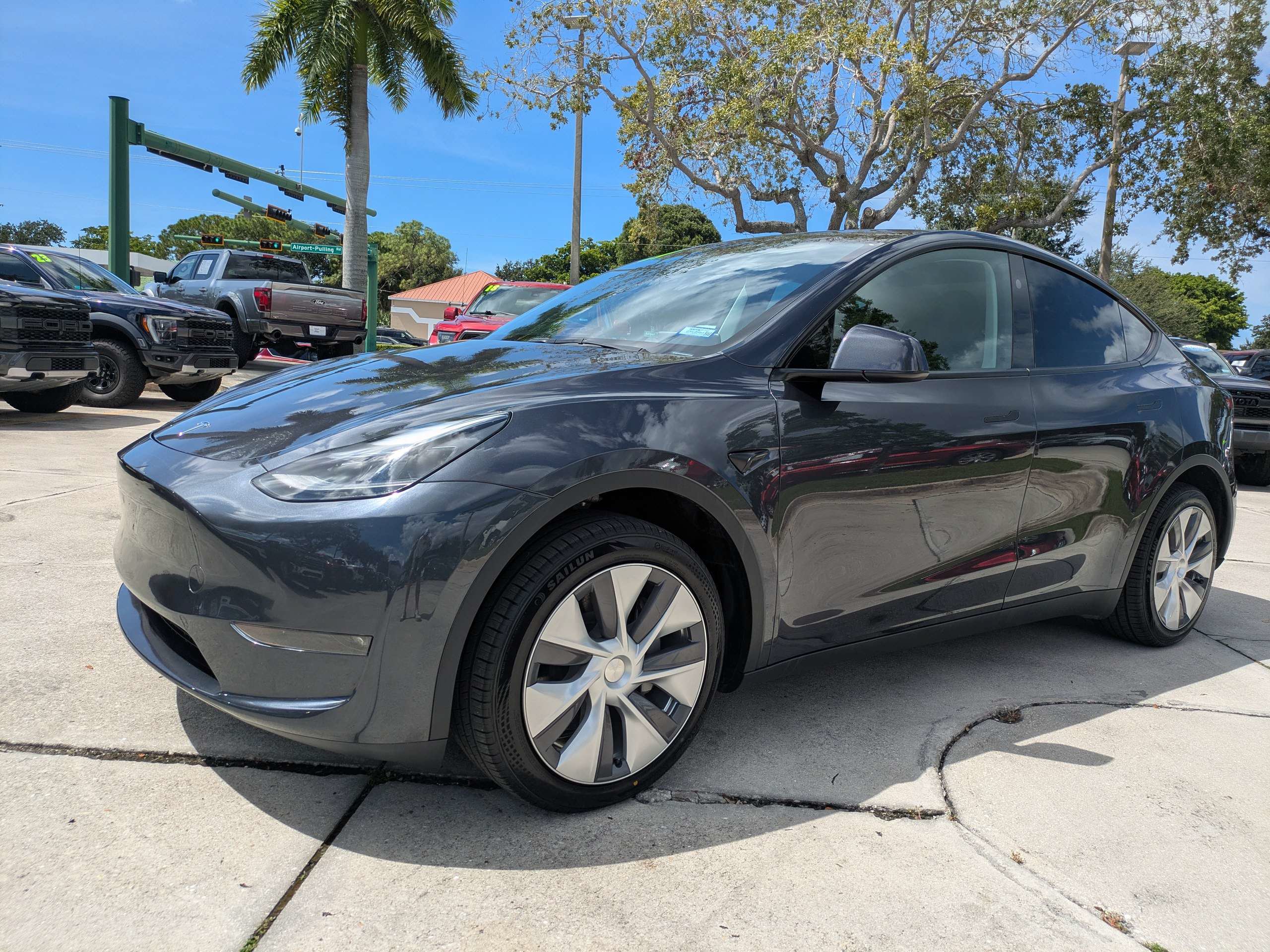Used 2024 Tesla Model Y Long Range AWD/4WD image 7