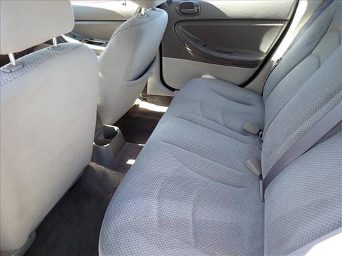 Used 2005 Chrysler Sebring Touring FWD image 8