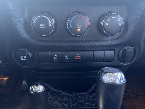 Used 2014 Jeep Wrangler Unlimited Sport w/ Connectivity Group AWD/4WD image 39