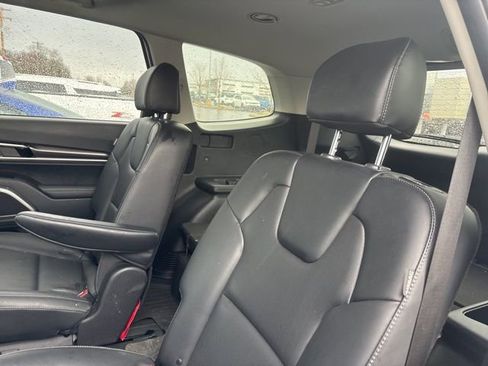 Used 2025 Kia Telluride S image 10