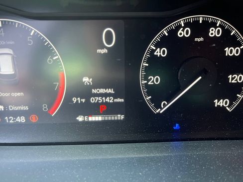 Used 2024 Honda Pilot Touring image 4