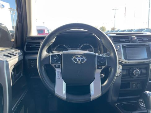 Used 2017 Toyota 4Runner SR5 Premium image 13