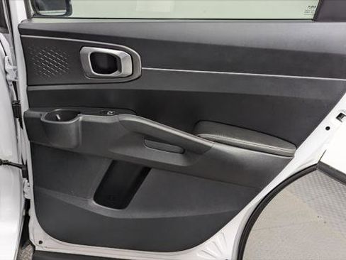 Used 2022 Kia Sorento LX image 19