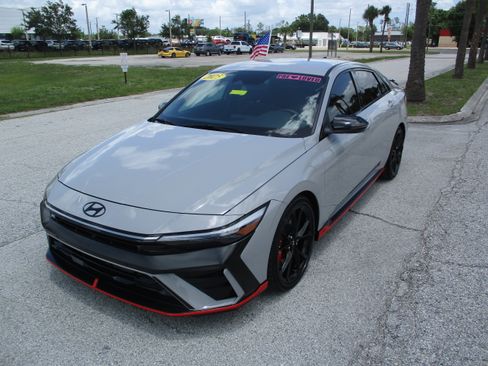 Used 2025 Hyundai Elantra N FWD image 3