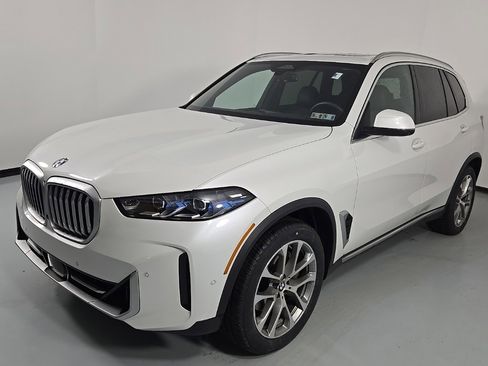 Certified 2024 BMW X5 xDrive40i w/ Premium Package image 3