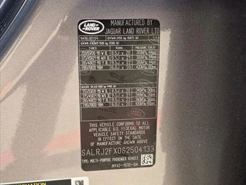 Used 2025 Land Rover Discovery S AWD/4WD image 25