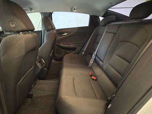 Used 2021 Chevrolet Malibu LT FWD image 19