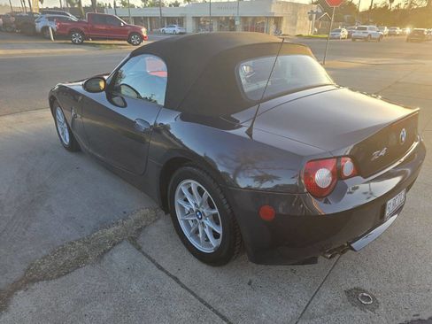 Used 2005 BMW Z4 2.5i image 4
