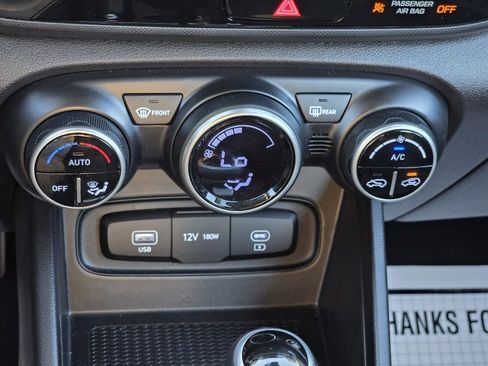 Used 2024 Hyundai Venue SEL image 18