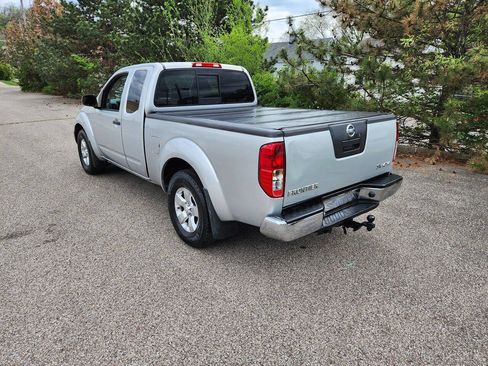 Used 2011 Nissan Frontier SV image 5