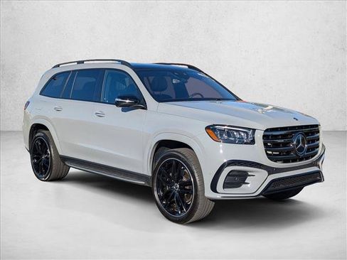 Used 2025 Mercedes-Benz GLS 580 4MATIC image 3