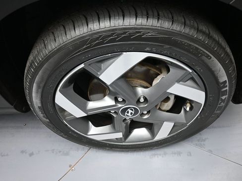 Certified 2021 Hyundai Venue SEL w/ Premium Package image 13