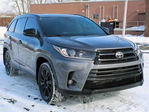 Used 2019 Toyota Highlander SE image 4