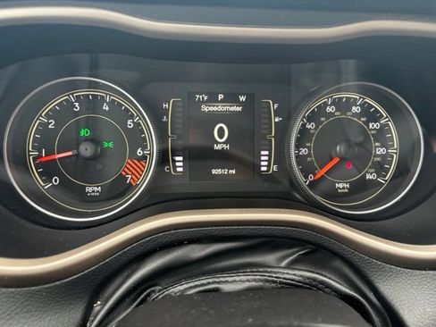 Used 2015 Jeep Cherokee Latitude FWD image 25
