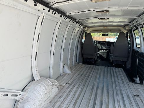 Used 2016 GMC Savana 2500 Extended image 23