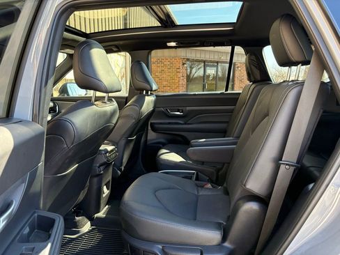 Used 2025 Toyota Grand Highlander AWD Hybrid image 44