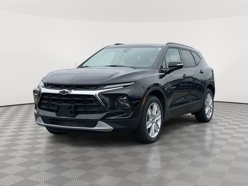 New 2026 Chevrolet Blazer LT w/ LPO, Black Grille Bar Package AWD/4WD image 2