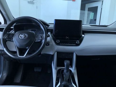Certified 2023 Toyota Corolla Cross LE image 17