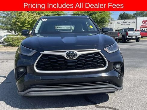 Used 2021 Toyota Highlander XLE AWD/4WD image 8