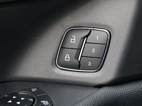 Used 2024 Ford Expedition XLT image 25