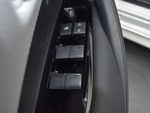 Used 2025 Toyota Corolla SE image 16