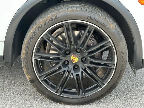 Used 2016 Porsche Cayenne AWD/4WD image 27